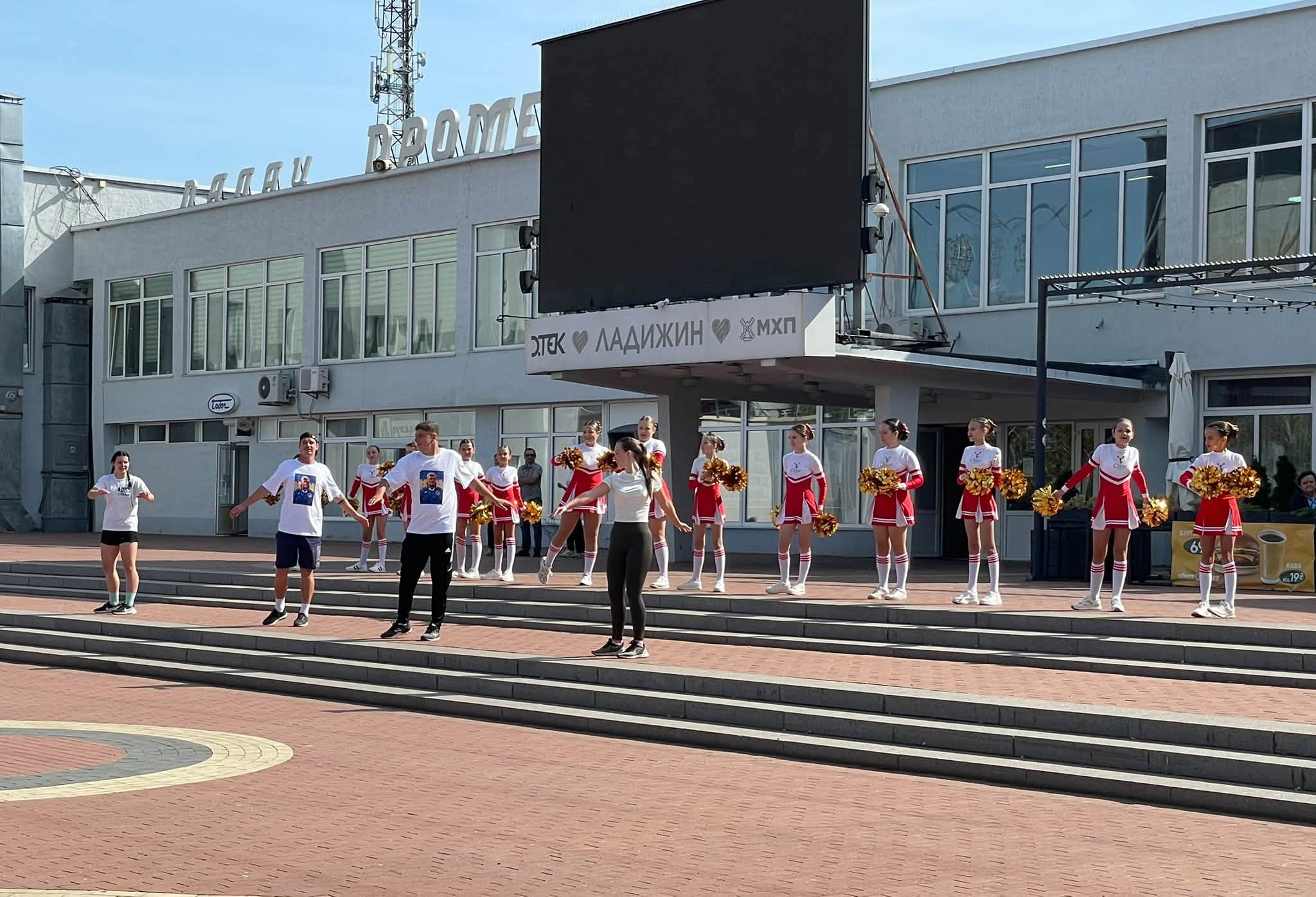 Розігрів учасників спартакіади перед змаганнями