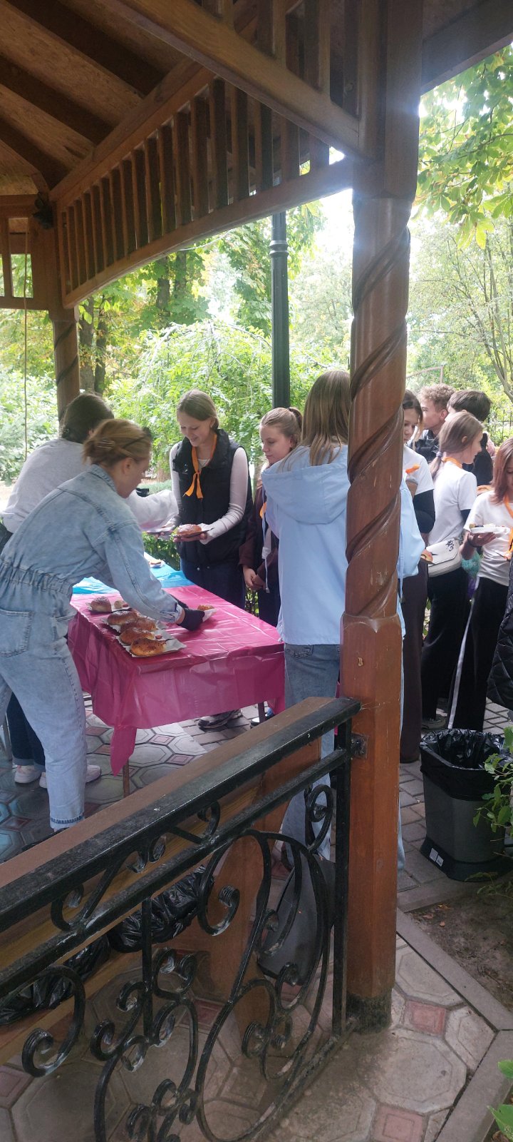 Учасники отримують безкоштовні страви