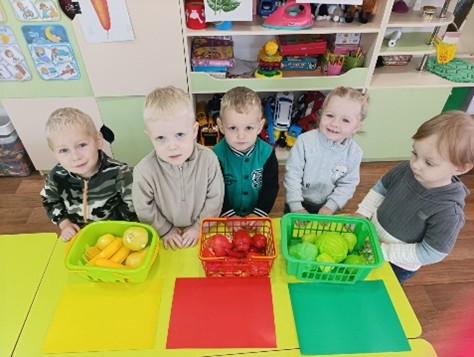 Сортування овочів і фруктів по кольорам