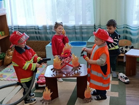 Юні пожежники поспішають на допомогу